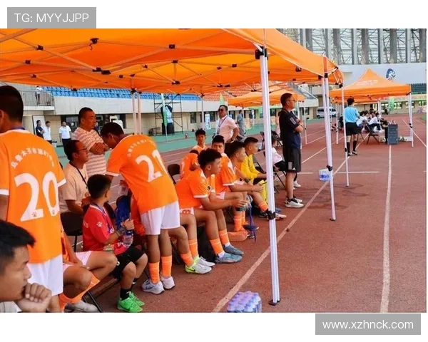 足球明星倾听粉丝心声传递温暖关怀与支持